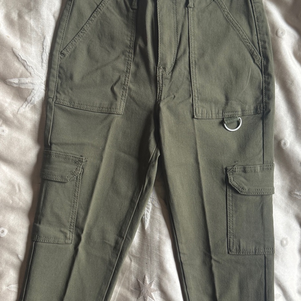 Womens Olive Green Cargo Pants with Utility Pockets New size 7